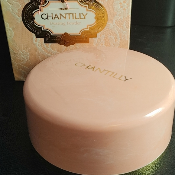 Chantilly Dusting Powder - Picture 3 of 3